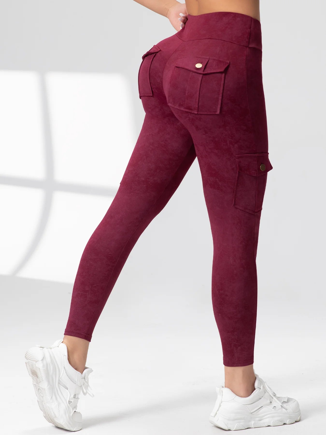 Elevate Your Workout with Our Seamless High-Waist Yoga Cargo Leggings for Women – Stylish with Pockets and Hip Lifting Design!