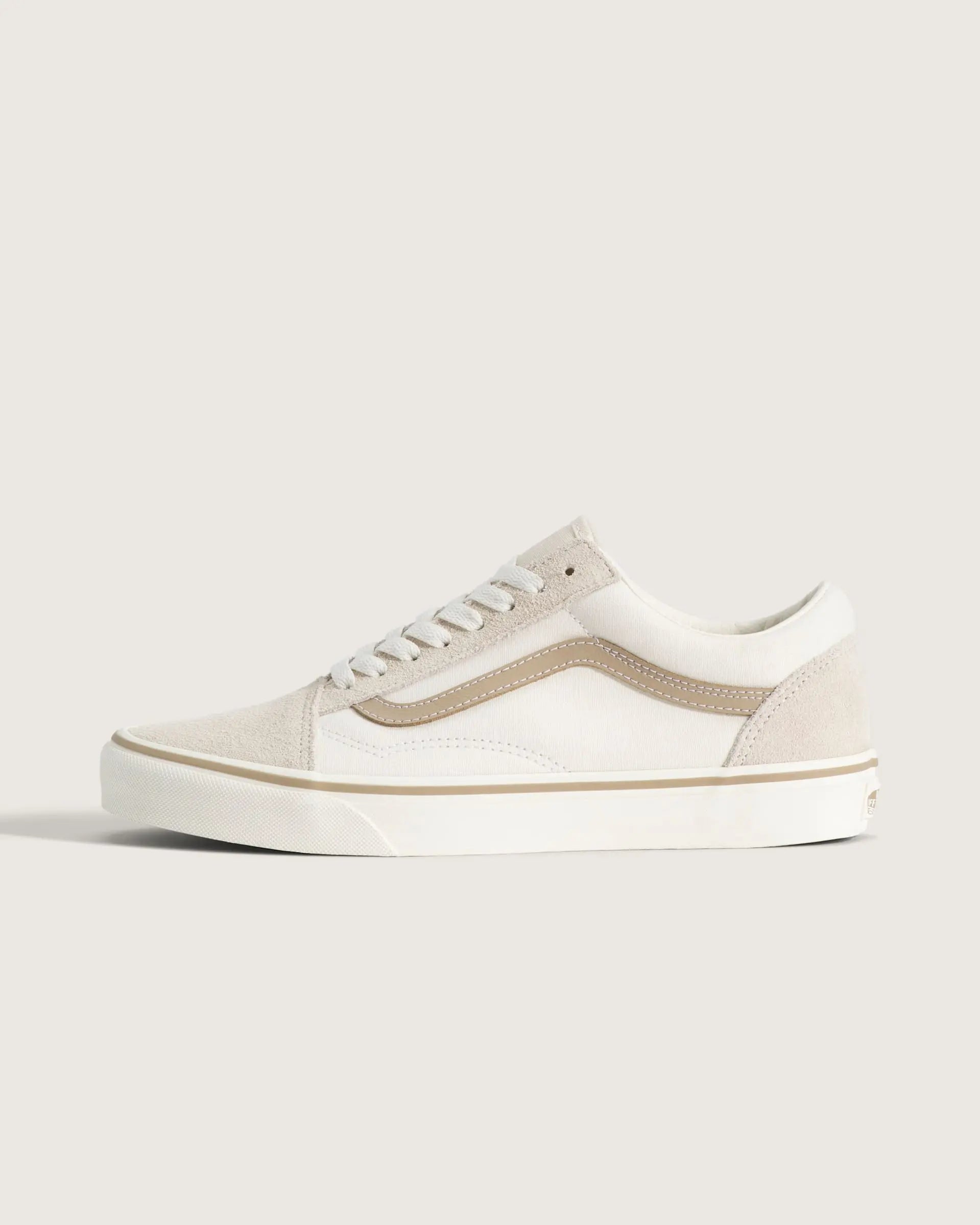 Step Up Your Style with the Iconic Vans Unisex Old Skool Low Top Shoe