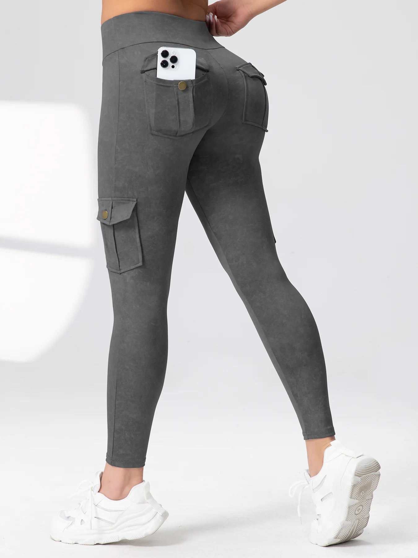 Elevate Your Workout with Our Seamless High-Waist Yoga Cargo Leggings for Women – Stylish with Pockets and Hip Lifting Design!